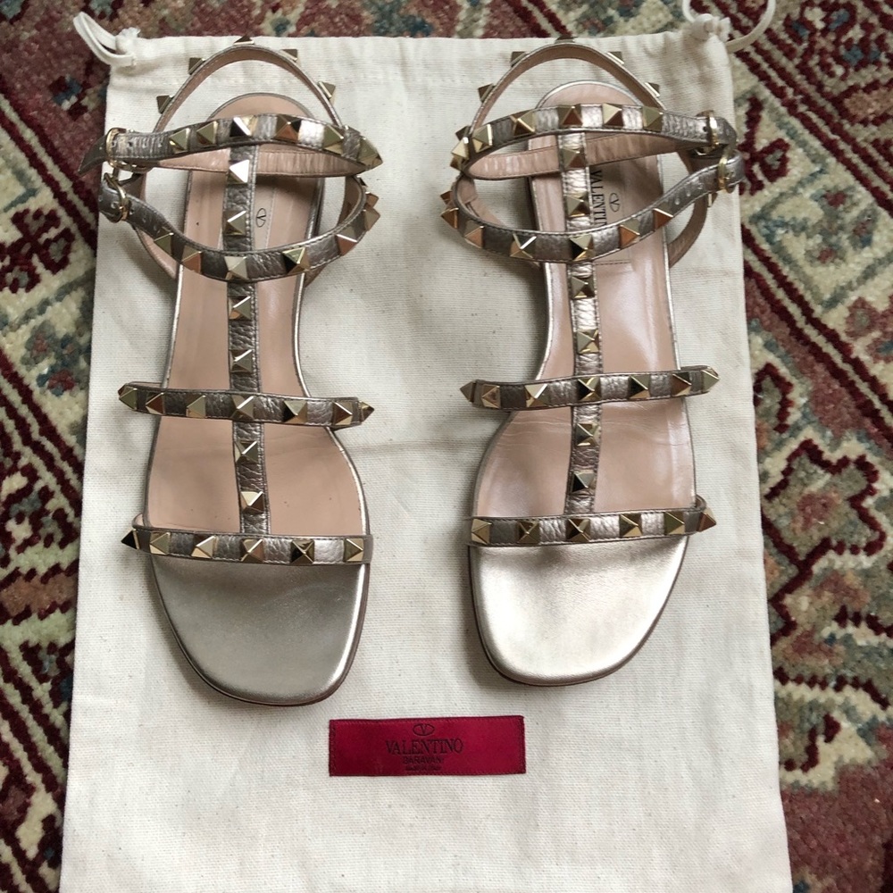 Valentino Garavani Rockstud Flat Sandals